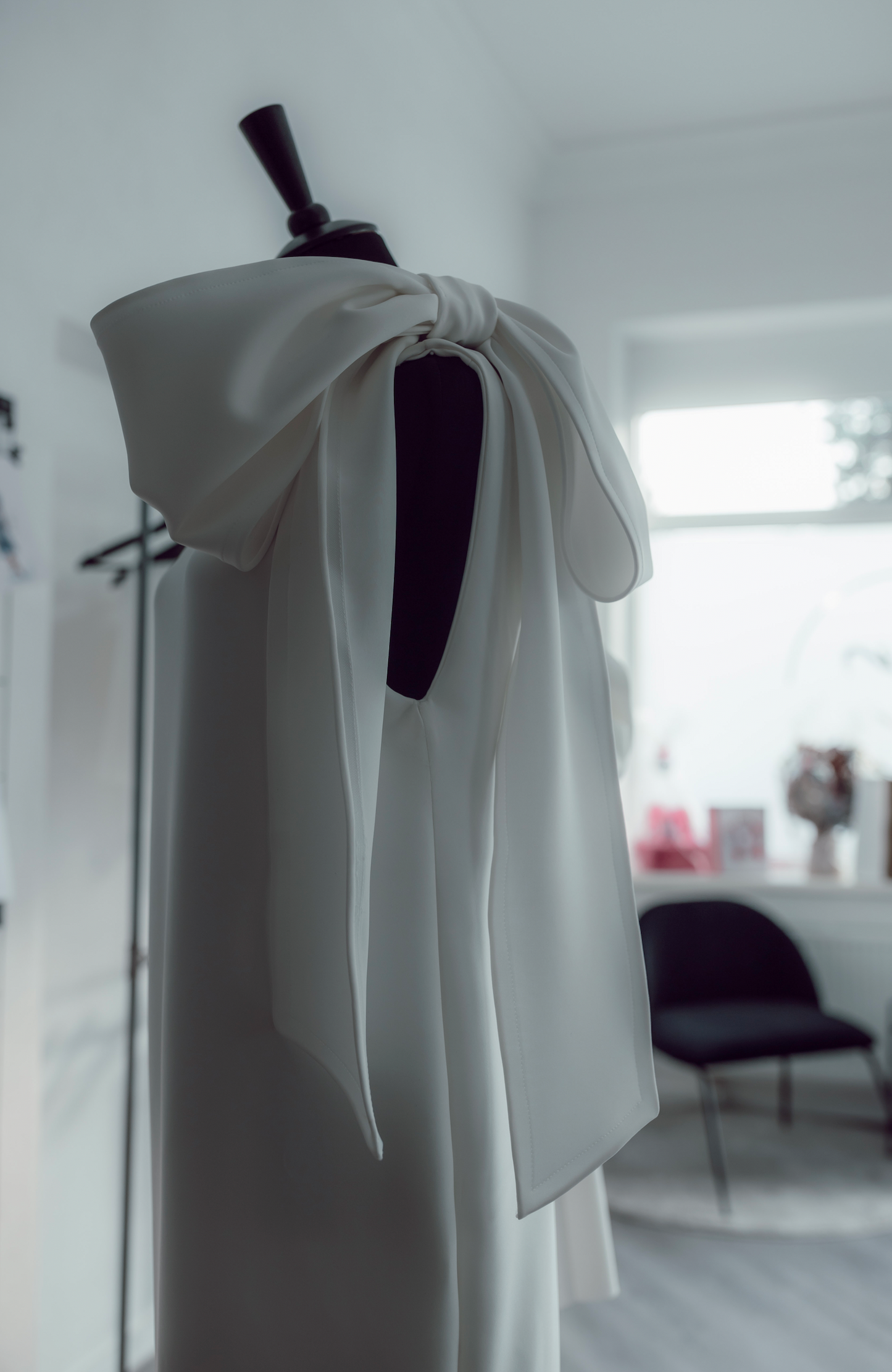 Etui-Kleid mit Couture-Applikation