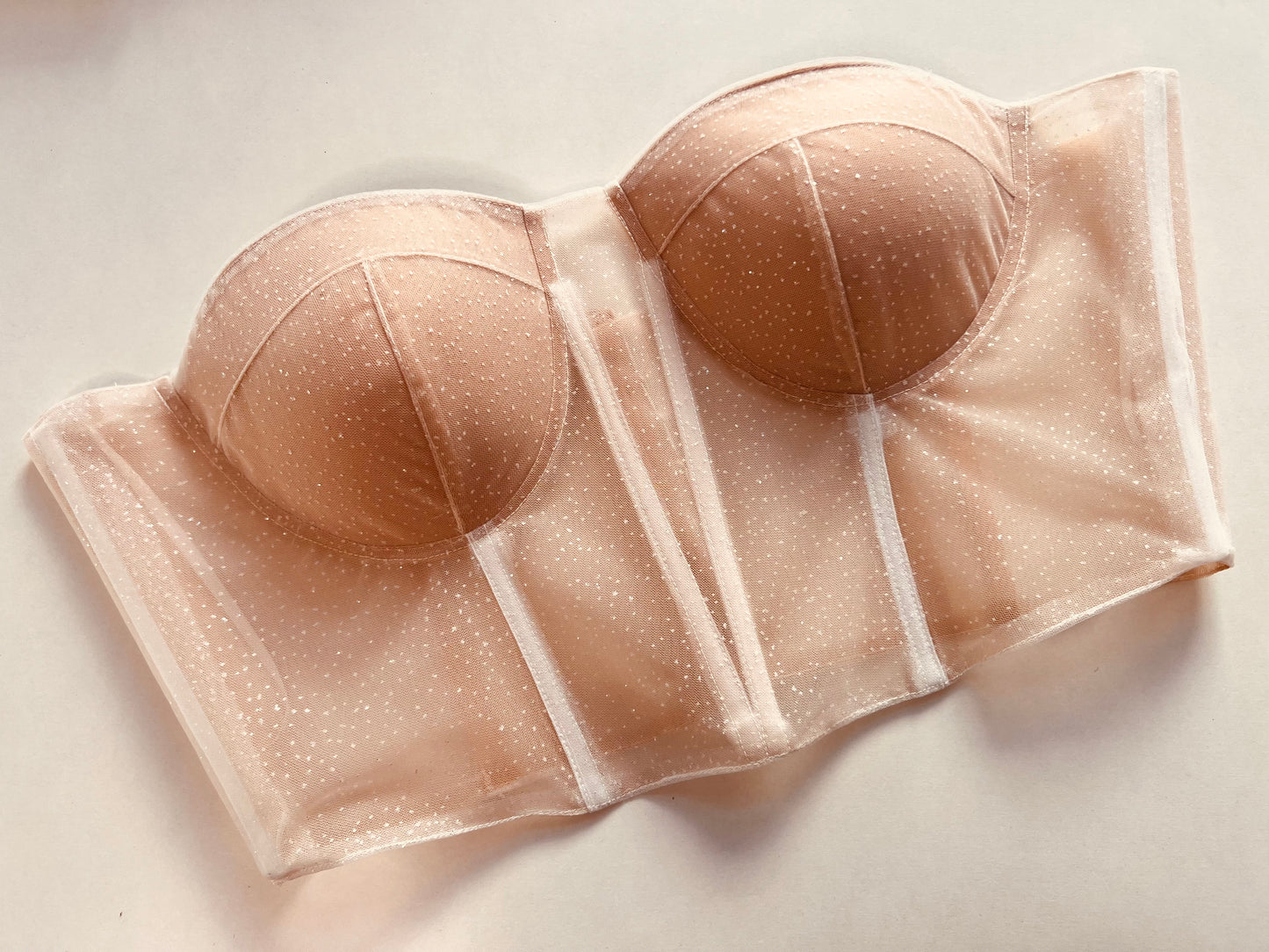 Elegante Brautcorsage mit Knopfleiste