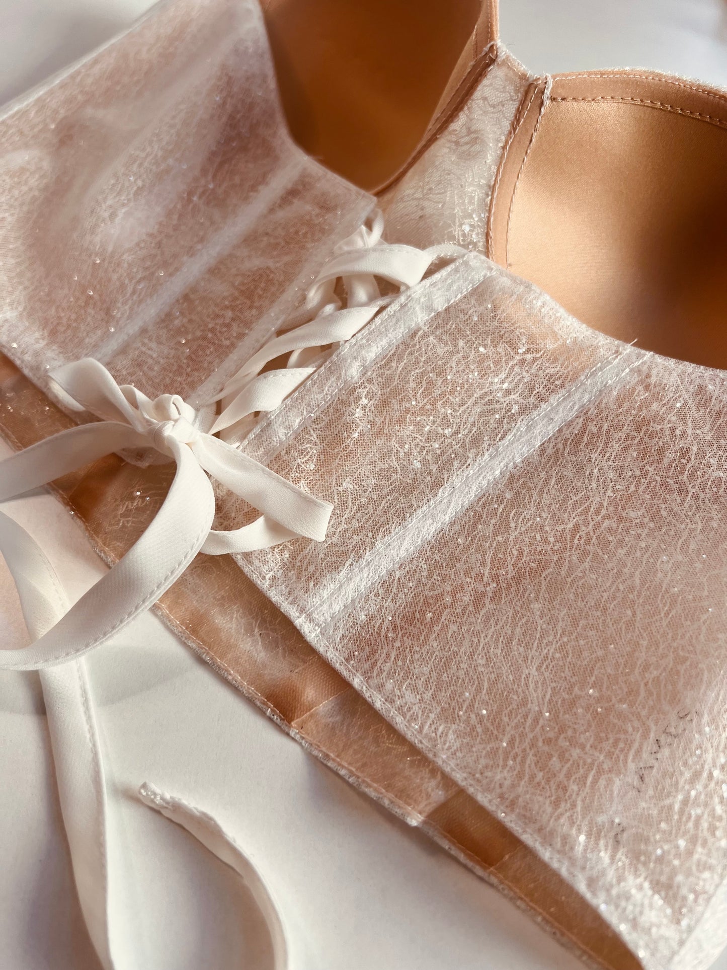 Elegante Brautcorsage mit leichter Schnürung