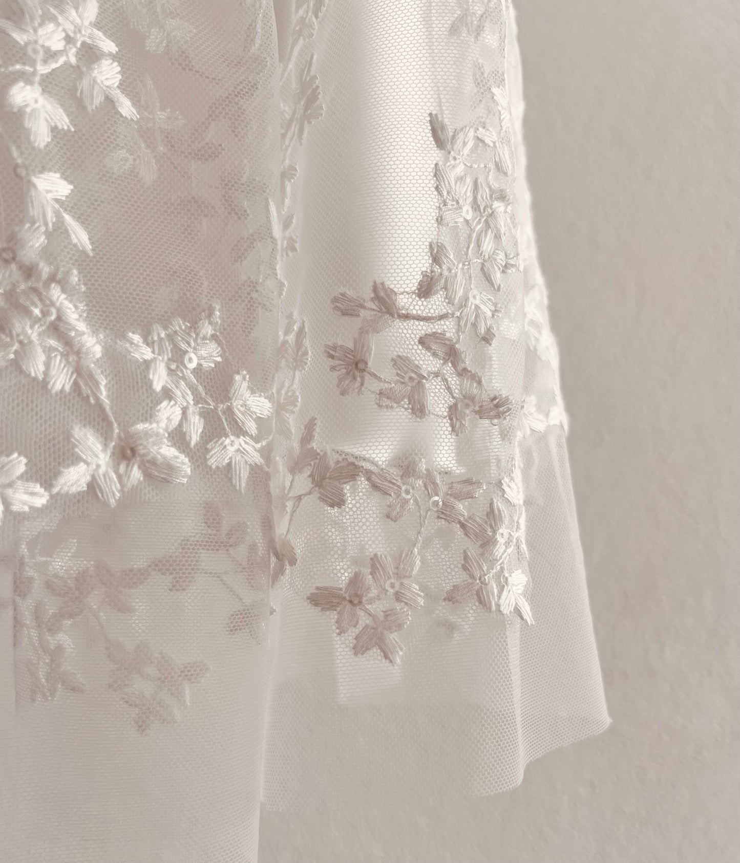 Brautrock mit feiner Spitze