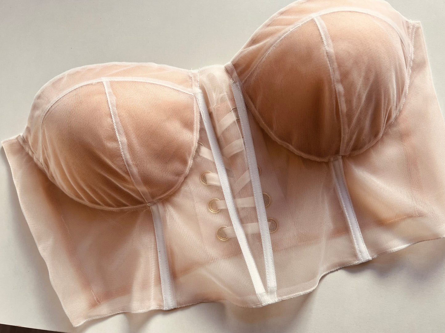 Corsage aus feinstem Tüll mit Schnürung